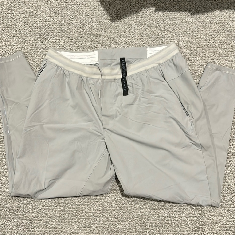 Lululemon Men’s Surge Hybrid Pant in XL